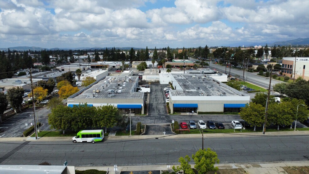 5405 Arrow Hwy, Montclair, CA à louer - Photo du bâtiment - Image 1 de 16
