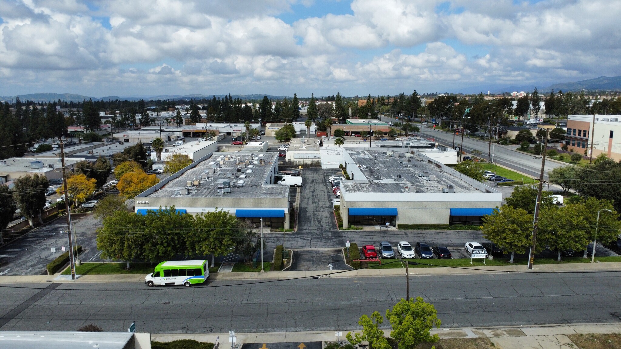 5405 Arrow Hwy, Montclair, CA à louer Photo du bâtiment- Image 1 de 18
