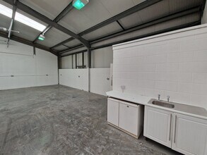 Broadway, Hyde for lease Interior Photo- Image 2 of 6