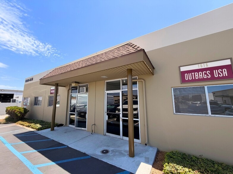 1600-1618 E Wilshire Ave, Santa Ana, CA for lease - Building Photo - Image 2 of 7