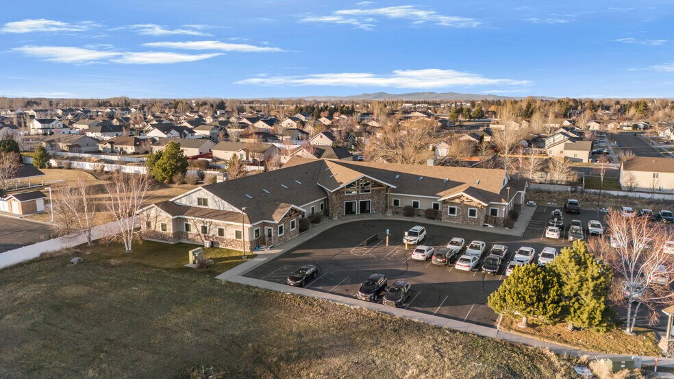 346 Grand Loop, Rexburg, ID à louer - Photo du bâtiment - Image 2 de 8
