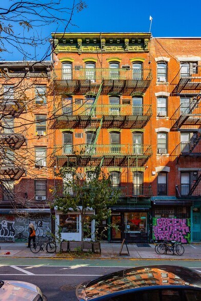 515 E 12th St, New York, NY à vendre - Photo du bâtiment - Image 2 de 10