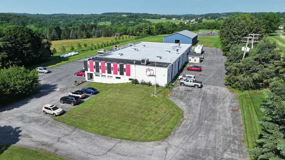 231 Moorestown Dr, Bath, PA à vendre - Photo du bâtiment - Image 2 de 96