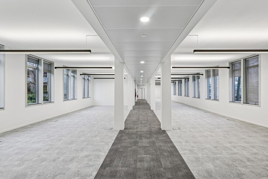 Bureau dans Charenton-le-Pont à louer - Photo du bâtiment - Image 2 de 15