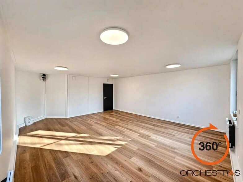 Office in Lognes for lease - Building Photo - Image 2 of 18