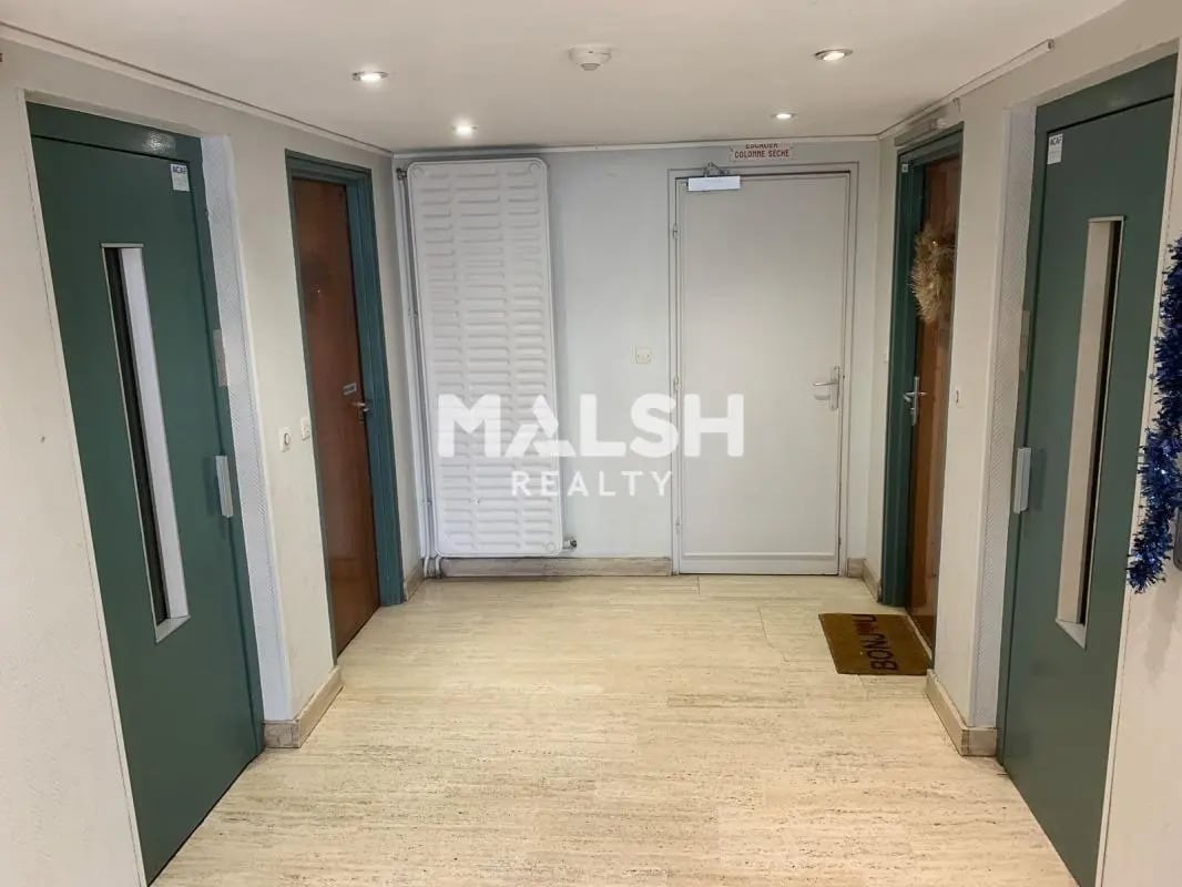 Bureau dans Rillieux-la-Pape à vendre Hall d’entrée- Image 1 de 21