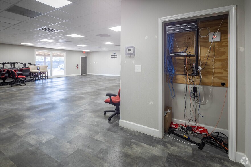 2318 US Highway 19, Holiday, FL for lease - Interior Photo - Image 3 of 8