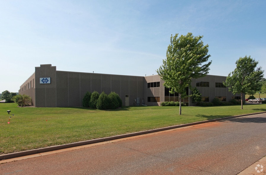 610 Whitetail Blvd, River Falls, WI for sale - Building Photo - Image 1 of 15