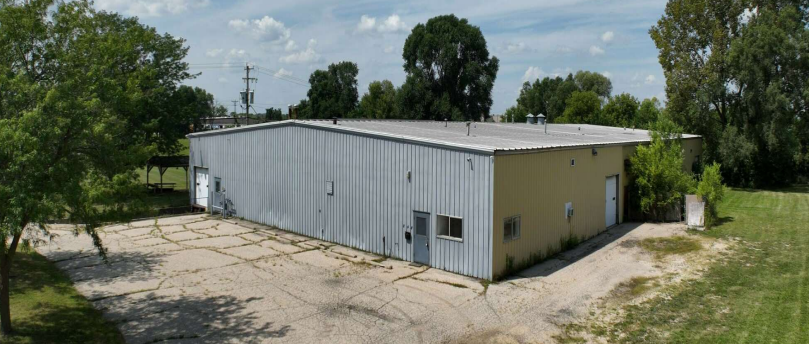 848 E Commercial Ave, Whitewater, WI for lease - Building Photo - Image 1 of 11