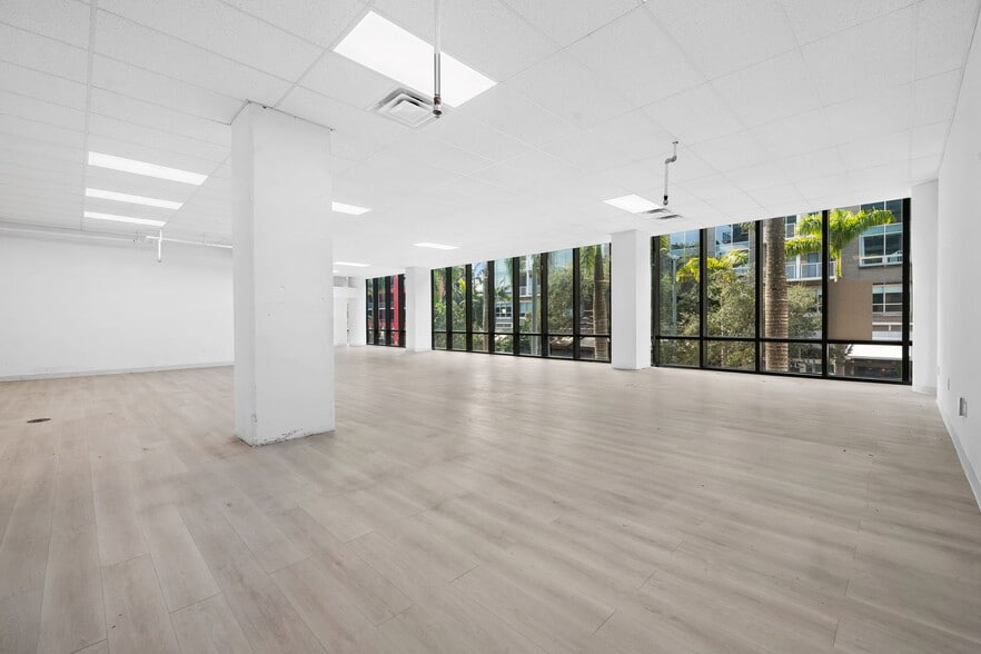 125 NE 32nd St, Miami, FL à louer - Photo du bâtiment - Image 2 de 21