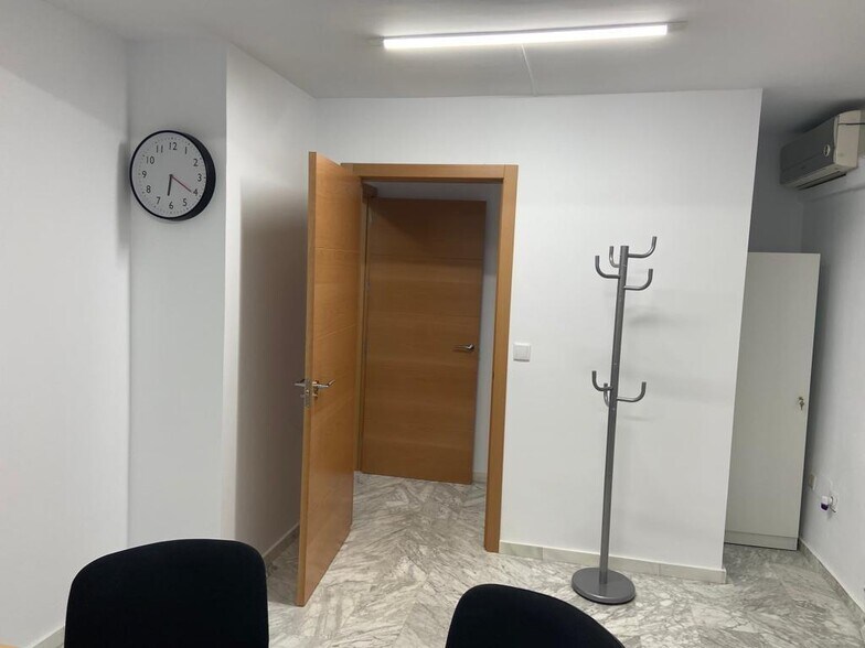 Bureau dans Cáceres, Cáceres à louer - Photo du bâtiment - Image 3 de 6