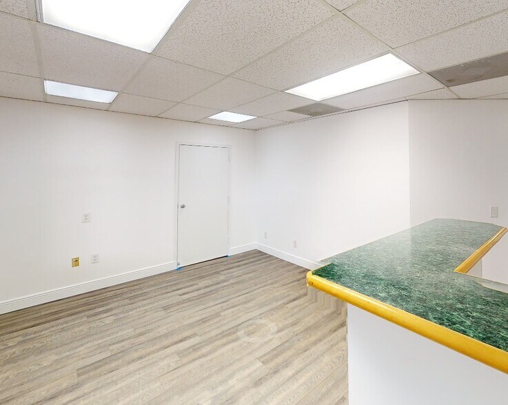 1111 SE Federal Hwy, Stuart, FL à louer - Numérisation 3D de Matterport - Image 3 de 11