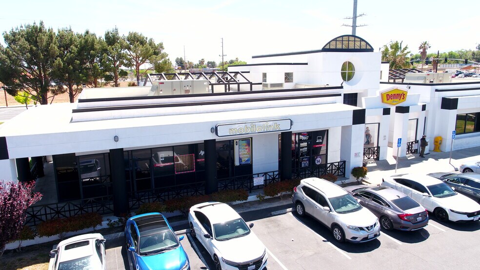 2059-2073 W Avenue K, Lancaster, CA à louer - Photo du bâtiment - Image 3 de 7