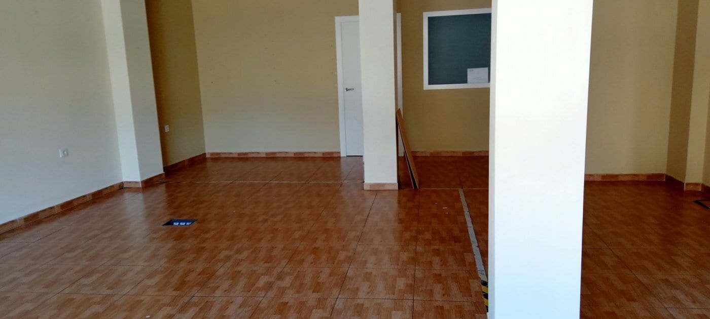 Retail in Cáceres for lease Building Photo- Image 1 of 9