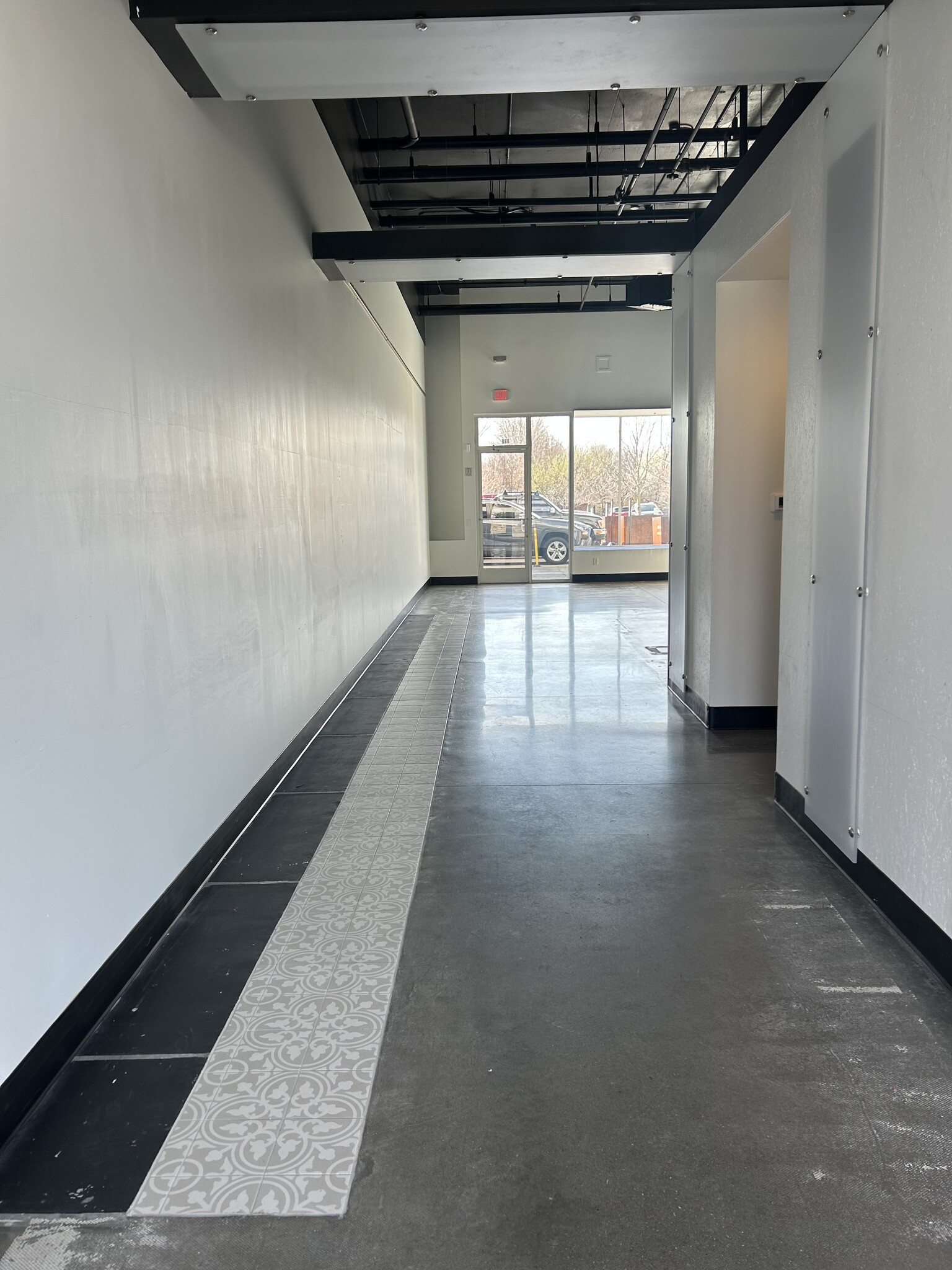 3959 N Steele Blvd, Fayetteville, AR for lease Interior Photo- Image 1 of 3