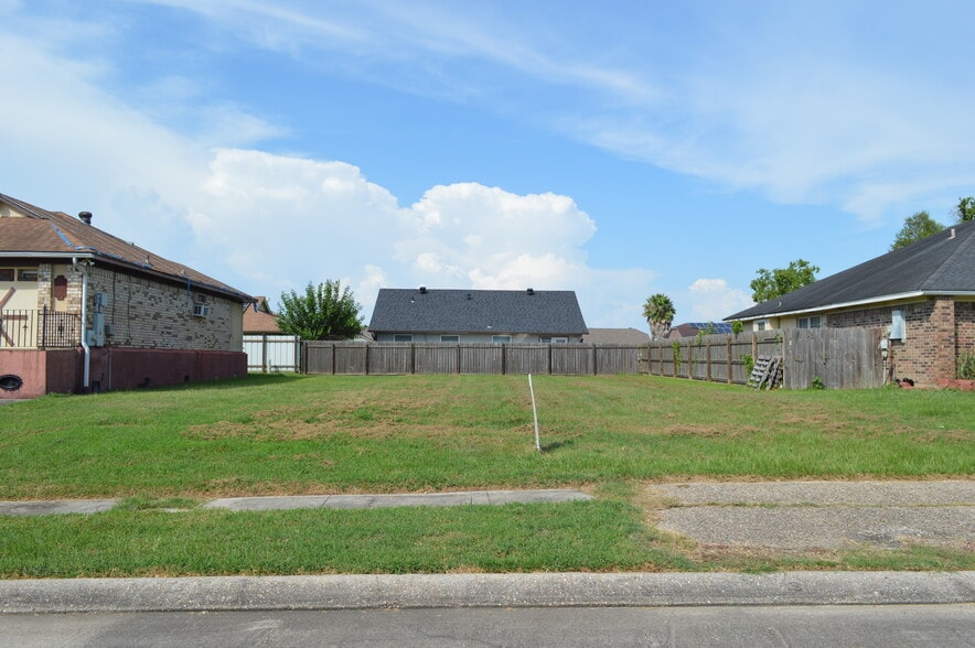 NORA: 100+ Res Lots and 40+ Non-Res Lots portfolio of 2 properties for sale on LoopNet.ca - Building Photo - Image 3 of 3