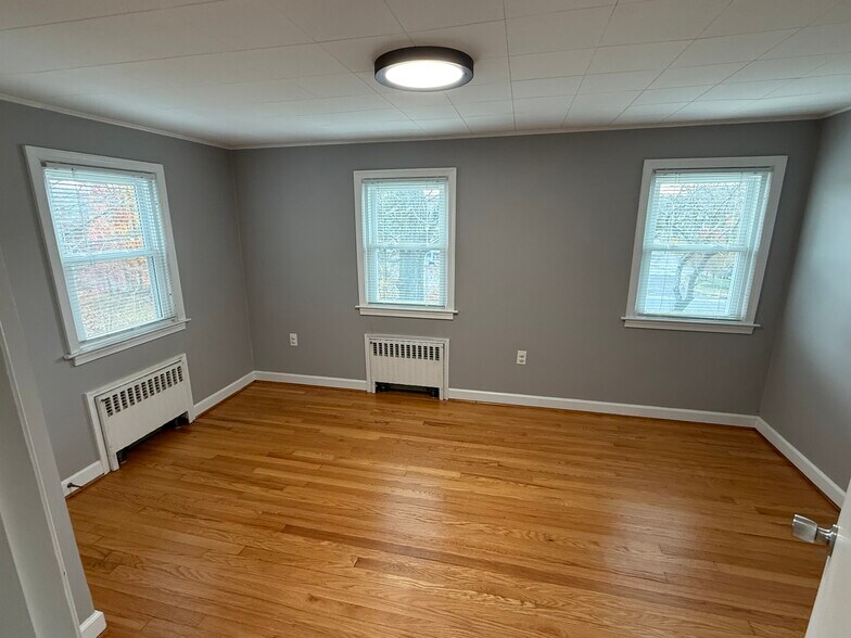 241 Albany Tpke, Canton, CT à louer - Photo du bâtiment - Image 2 de 10