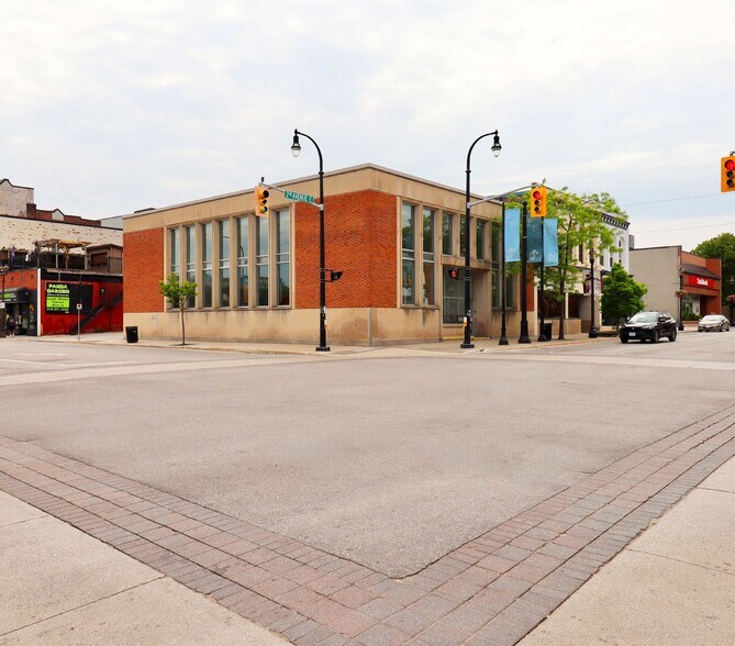899 2nd Av E, Owen Sound, ON à vendre - Photo du bâtiment - Image 1 de 12