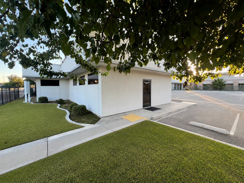 4000 San Dimas St, Bakersfield, CA à vendre - Photo du bâtiment - Image 2 de 14