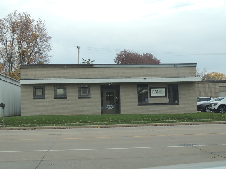 1336 N Ballard Rd, Appleton, WI for sale - Building Photo - Image 1 of 49