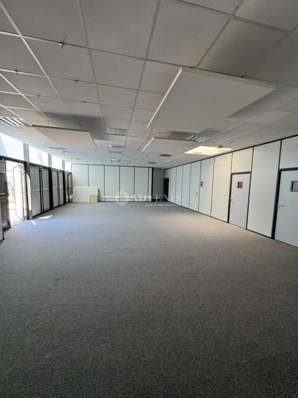 Office in Nîmes for lease Interior Photo- Image 1 of 12