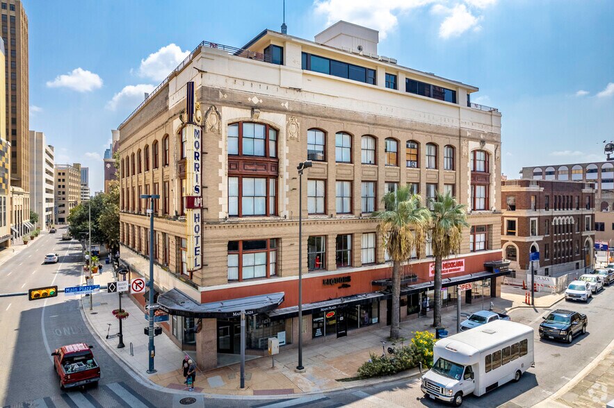 126 E Main Plz, San Antonio, TX à vendre - Photo du bâtiment - Image 2 de 38