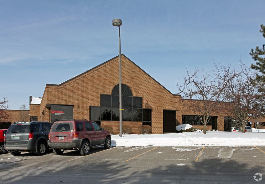 41700 W 6 Mile Rd, Northville, MI for sale - Primary Photo - Image 1 of 4