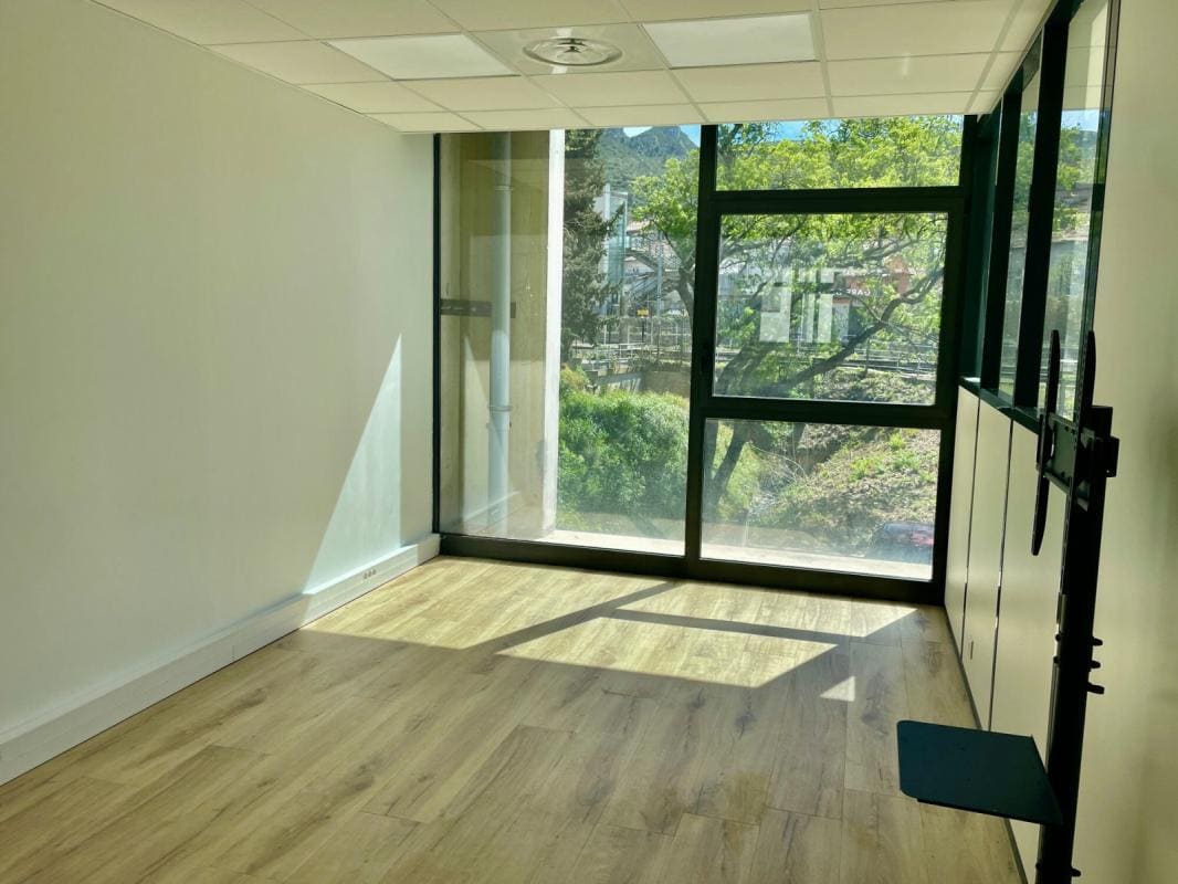10 Route De La Valentine, Marseille for lease Interior Photo- Image 1 of 7