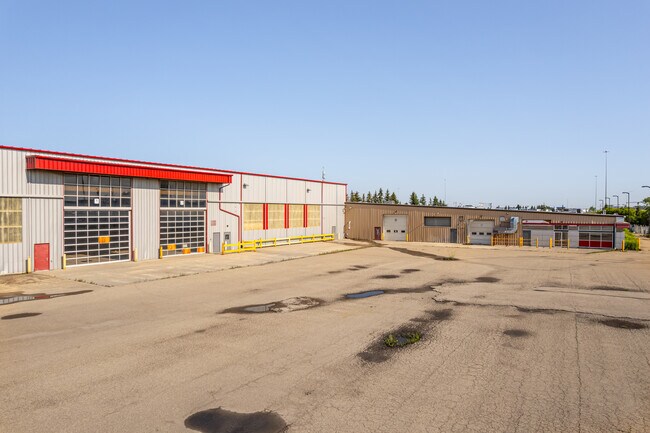 Plus de détails pour 7720 17 St NW, Edmonton, AB - Industriel à louer
