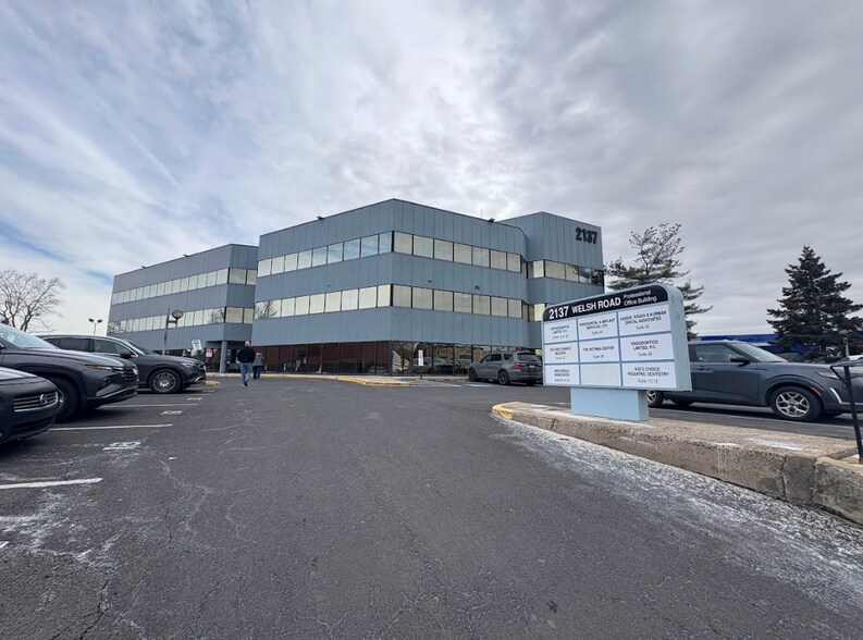 2137 Welsh Rd, Philadelphia, PA à vendre - Photo du bâtiment - Image 3 de 11