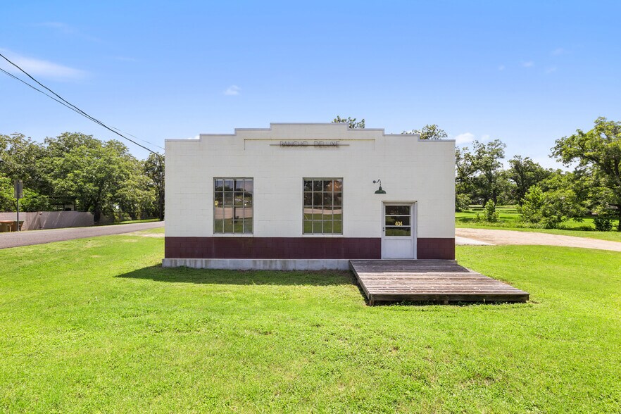 404 Nugent ave, Johnson City, TX à vendre - Photo du bâtiment - Image 3 de 45