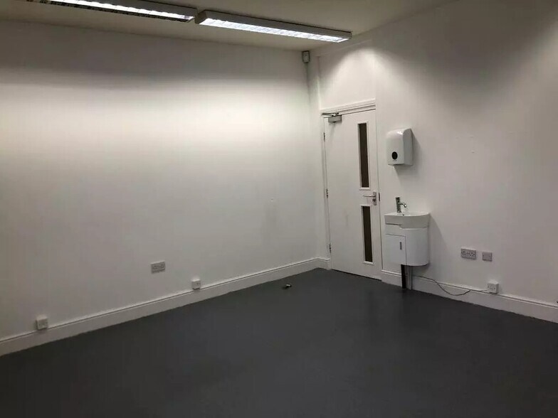 181-183 Chorley New Rd, Bolton for lease - Interior Photo - Image 3 of 5