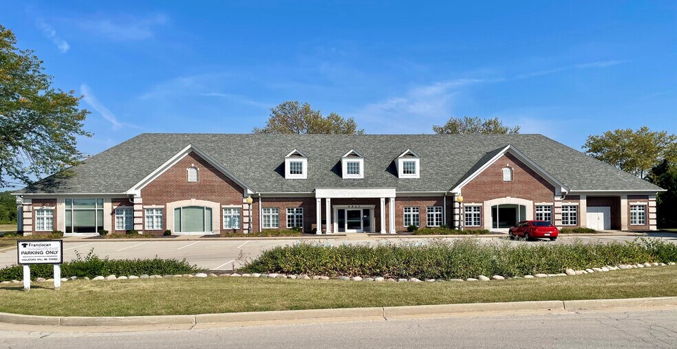 4527 E 82nd St, Indianapolis, IN à louer - Photo du bâtiment - Image 3 de 5