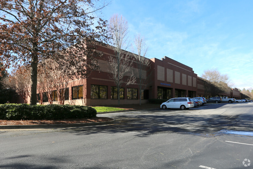 660 Hembree Park Dr, Roswell, GA for lease - Building Photo - Image 1 of 7