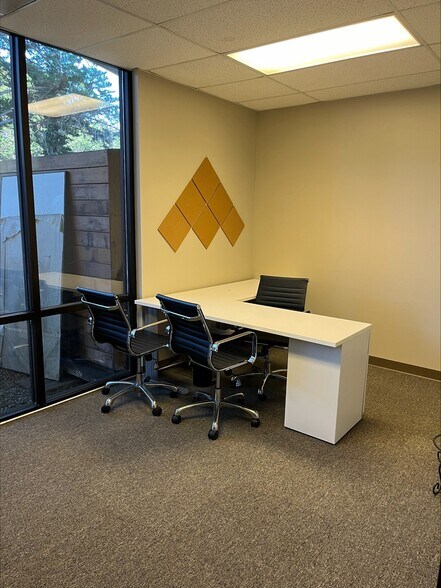 26135 Carmel Rancho Blvd, Carmel, CA à louer - Photo du bâtiment - Image 2 de 31