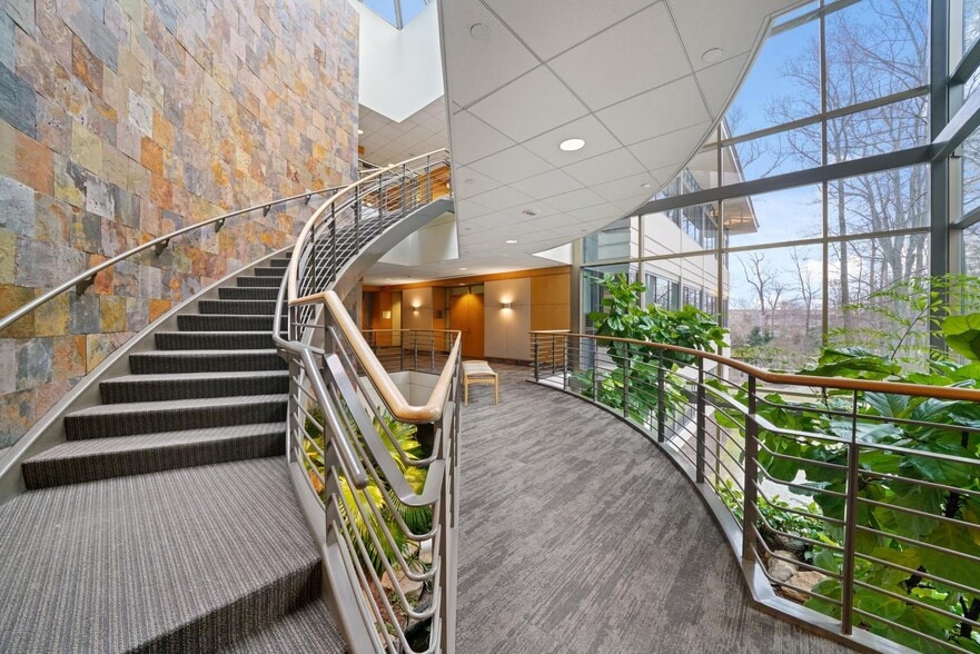 760 Constitution Dr, Exton, PA for lease - Lobby - Image 2 of 10