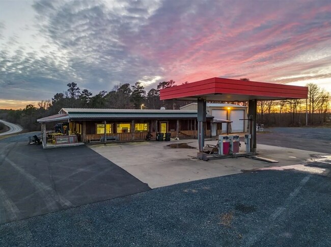 More details for 28 Indian Hwy 144, Broken Bow, OK - Retail for Sale