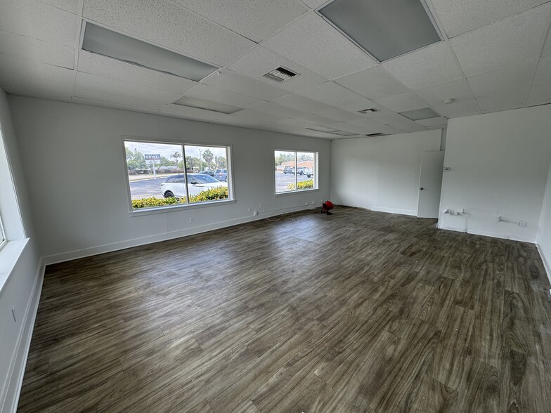 2317 NE Dixie Hwy, Jensen Beach, FL for lease - Building Photo - Image 2 of 6