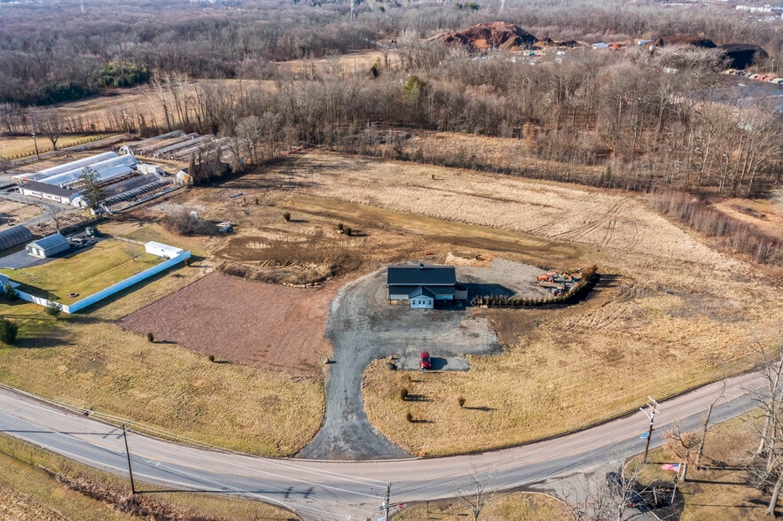 241 Bakers Basin Rd, Lawrence Township, NJ for lease - Building Photo - Image 2 of 14