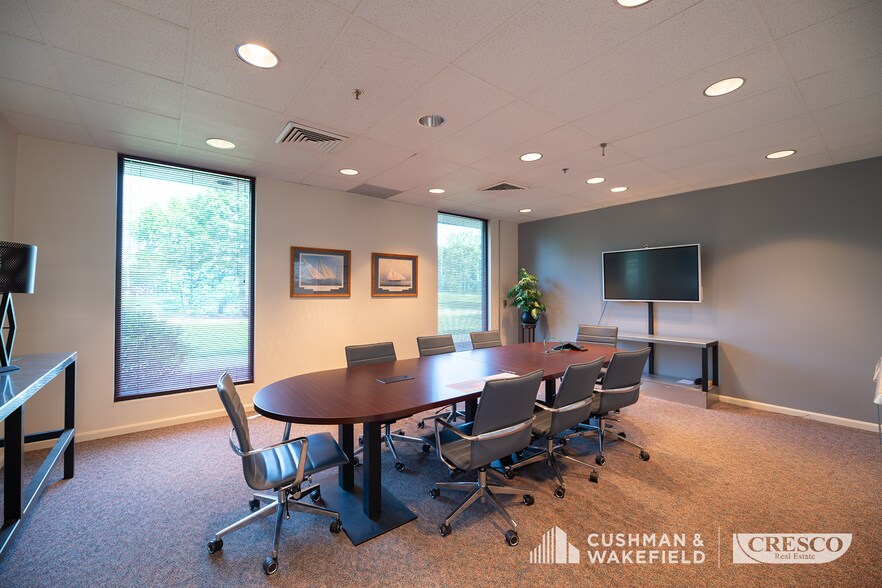 11515 Alameda Dr, Strongsville, OH à louer - Photo du bâtiment - Image 3 de 18