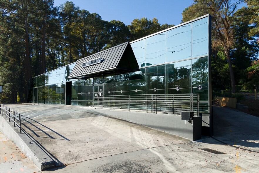 2716 Piedmont Rd NE, Atlanta, GA à louer - Photo du bâtiment - Image 2 de 2
