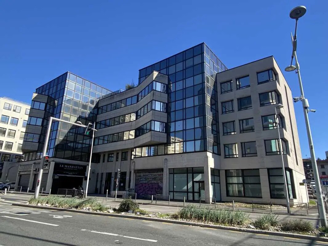 Office in Bagnolet for lease Building Photo- Image 1 of 11