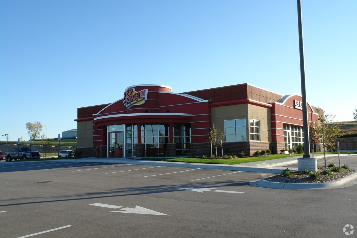 7809-7949 Towne Center Pky, Papillion, NE for lease Interior Photo- Image 1 of 1