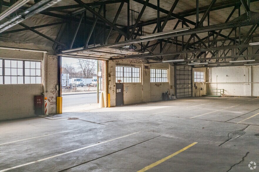 6629 S Wentworth Ave, Chicago, IL for lease - Interior Photo - Image 3 of 18