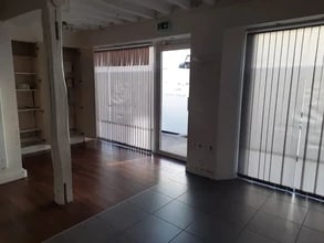 32 Rue De Saint-Cloud, Ville-d'Avray for lease Interior Photo- Image 1 of 4