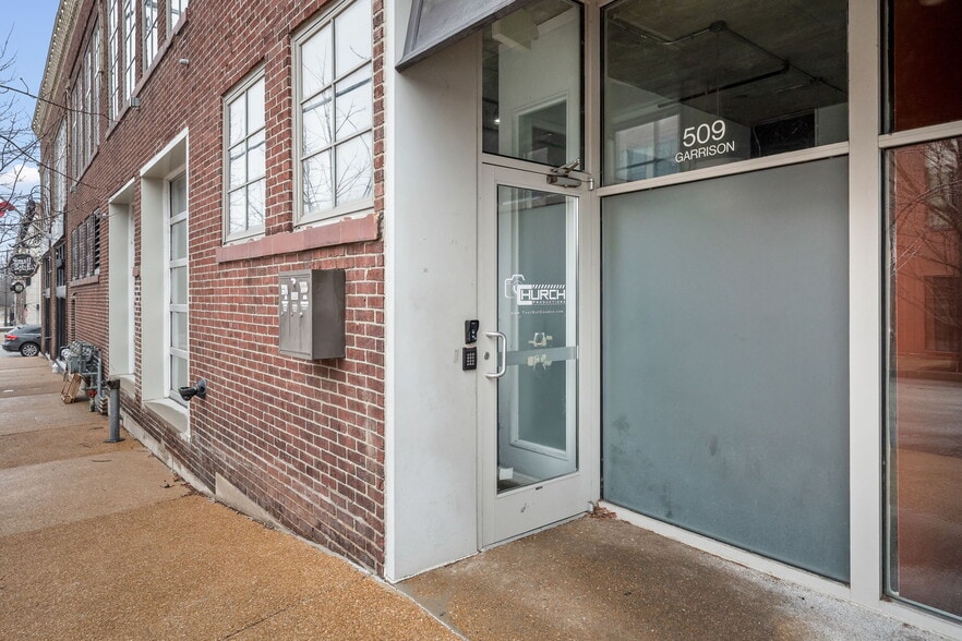 511 N Garrison Ave, Saint Louis, MO à louer - Photo du bâtiment - Image 3 de 28