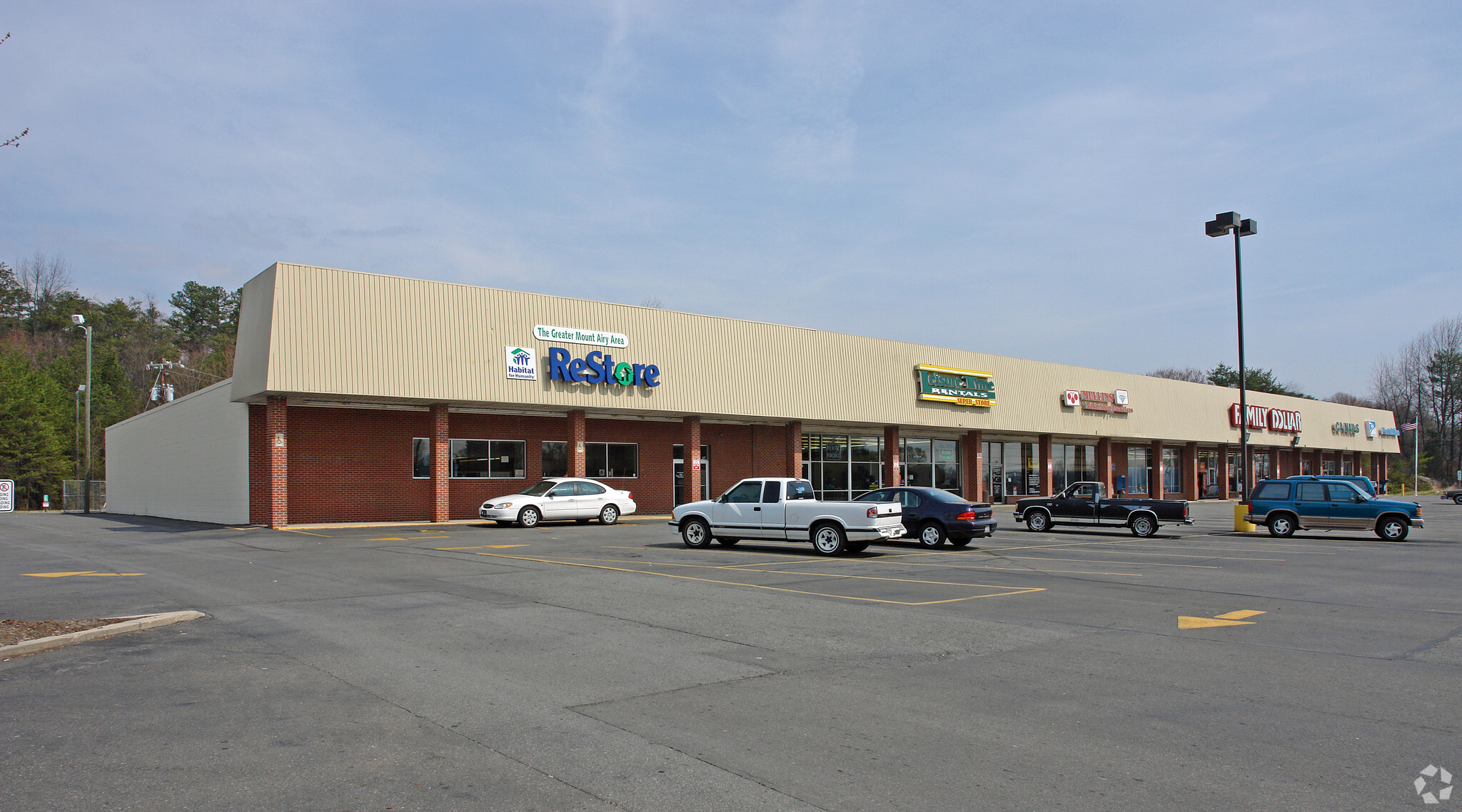 1110-1132 W Pine St, Mount Airy, NC for lease Primary Photo- Image 1 of 6