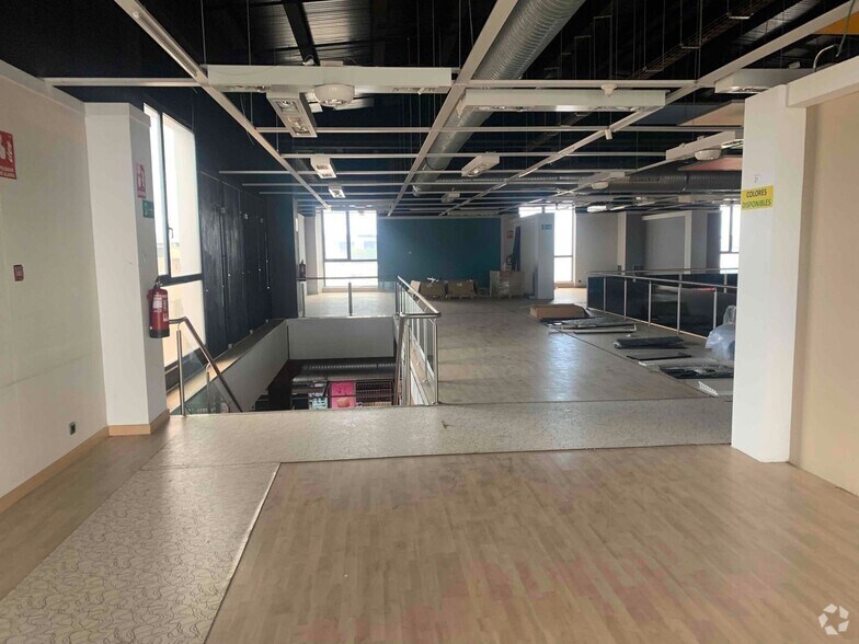 Industriel dans Alcalá de Henares, Madrid à louer - Photo du bâtiment - Image 3 de 5