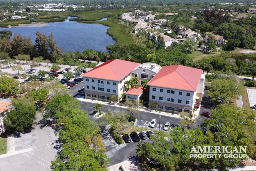 871 Venetia Bay Blvd, Venice, FL à louer - Photo du bâtiment - Image 2 de 6