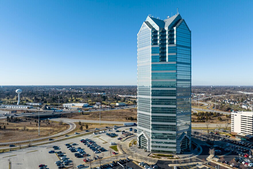 1 Tower Ln, Oakbrook Terrace, IL for lease - Building Photo - Image 1 of 20